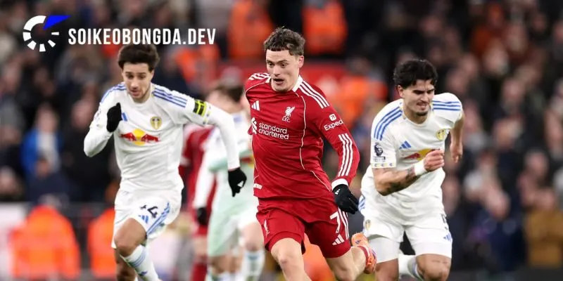 Diện mạo mới của "The Kop" và sự lì lợm của Leeds